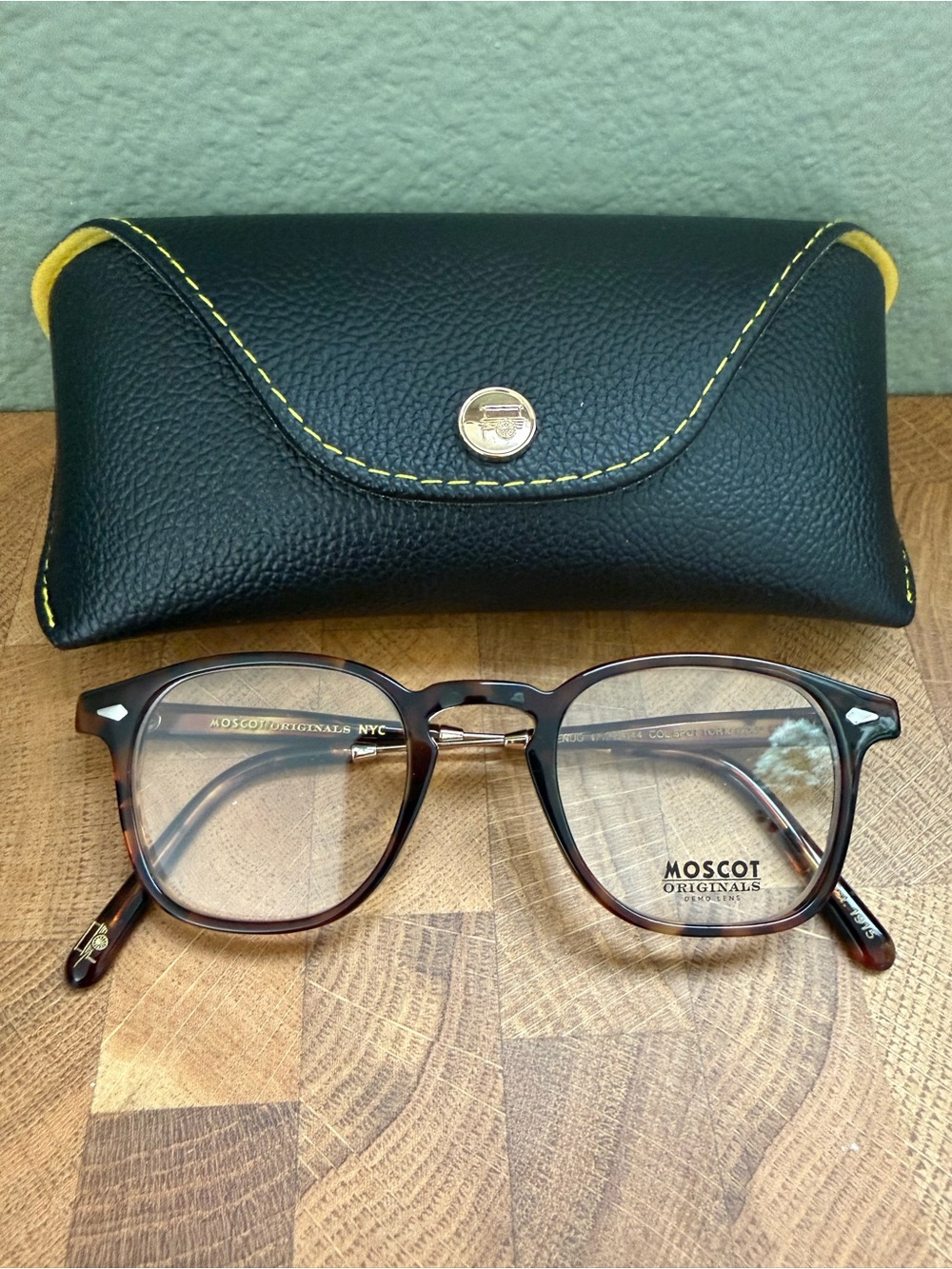 MOSCOT Tortoiseshell Eyeglasses with Black Case